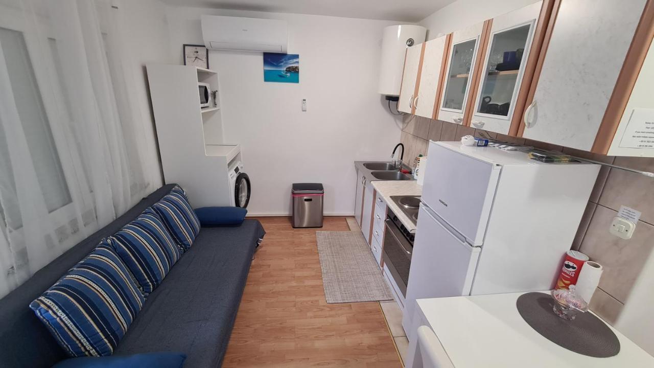Apartments Lana - 30 M From The Sea Селине Екстериор снимка
