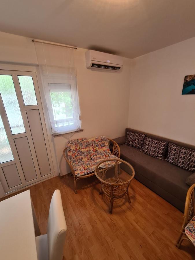 Apartments Lana - 30 M From The Sea Селине Екстериор снимка