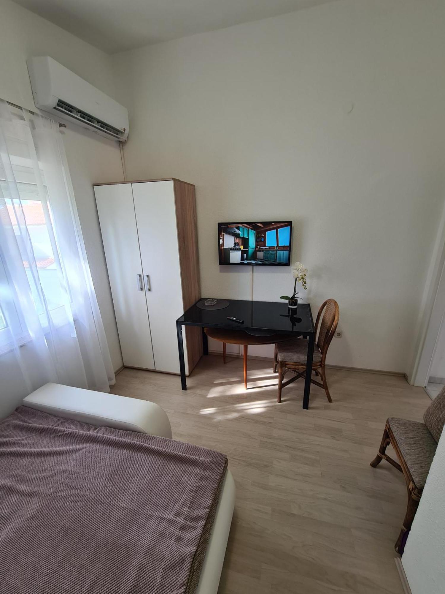 Apartments Lana - 30 M From The Sea Селине Стая снимка